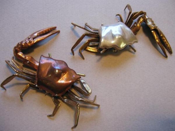 Fiddler Crab Pin from the aquatic creature collection, animal jewelry from Luna Parc. 